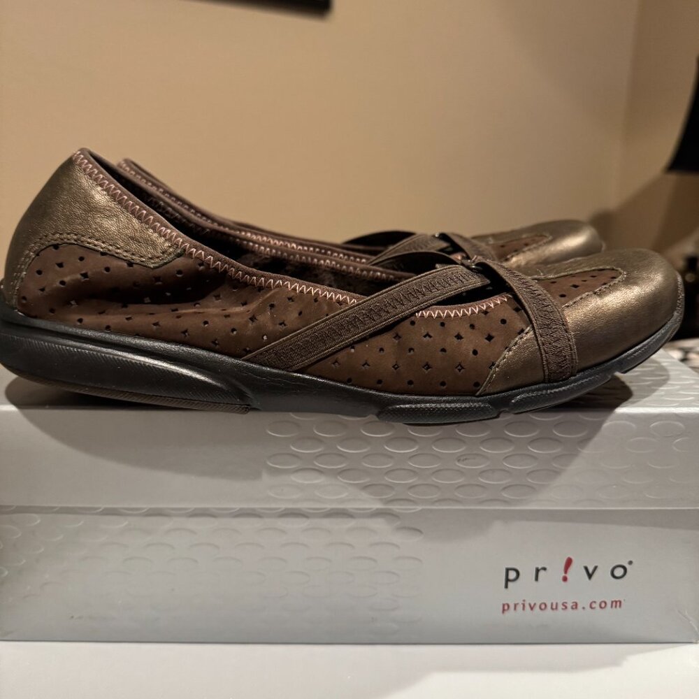 Privo by Clarks Comfort Flats, Maltese, Size 9.5M in Chocolate - Picture 3 of 4